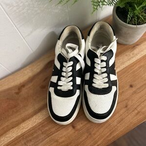 MIA - Black and White Sneakers women’s size 9 in great condition